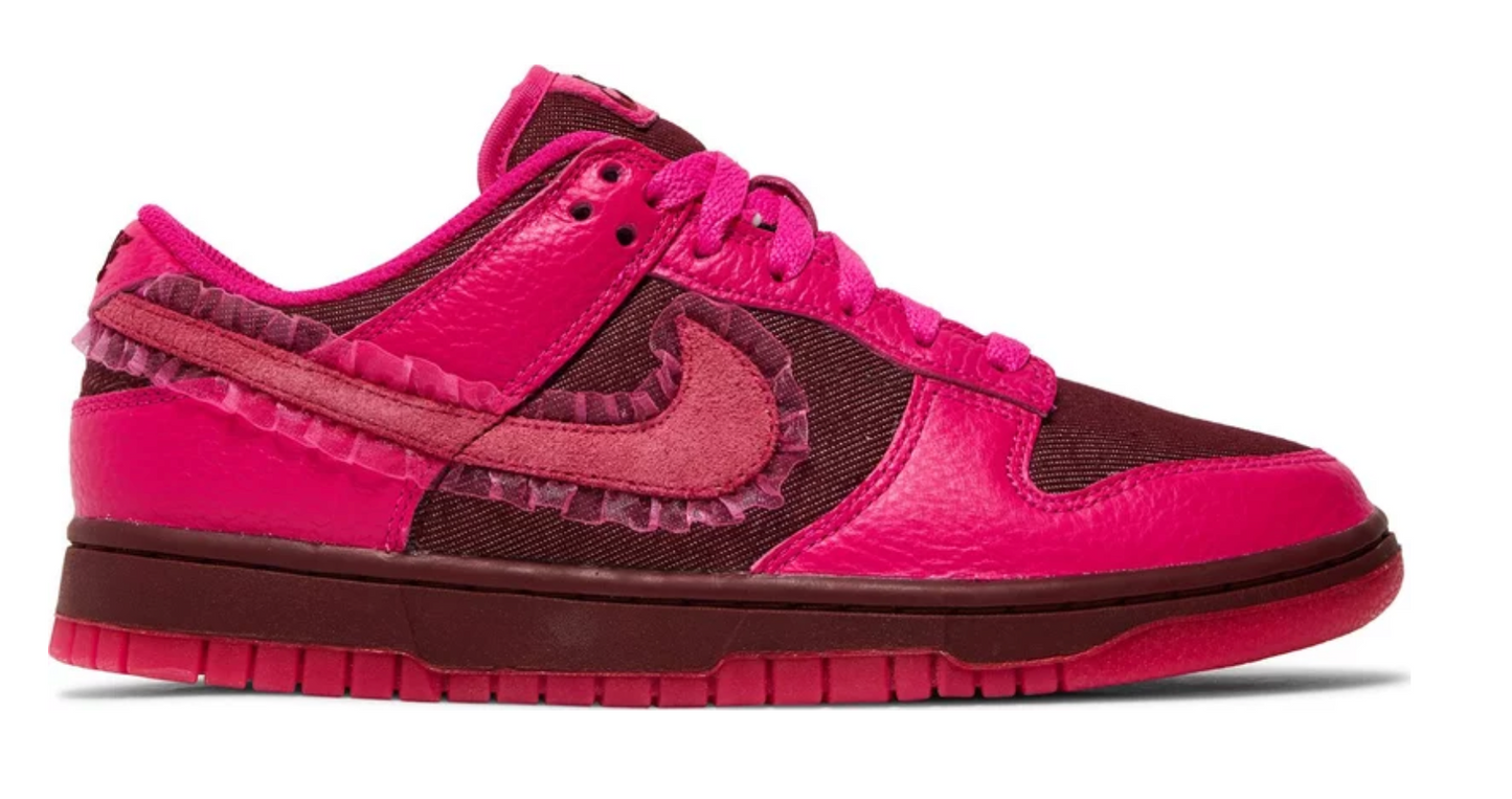 Wmns Dunk Low 'Valentine's Day' (658)